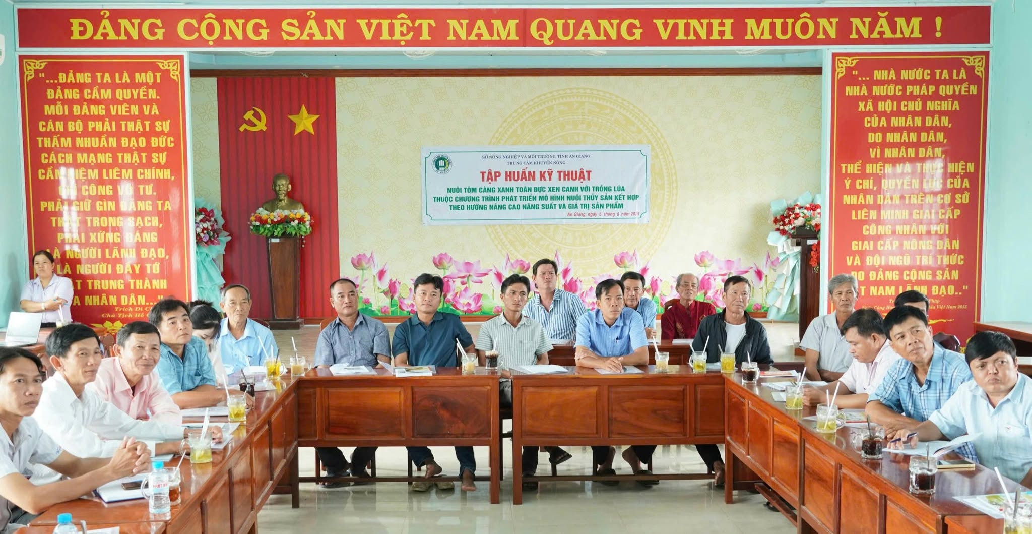 Tập huấn kỹ thuật nuôi tôm càng xanh toàn đực xen canh với trồng lúa