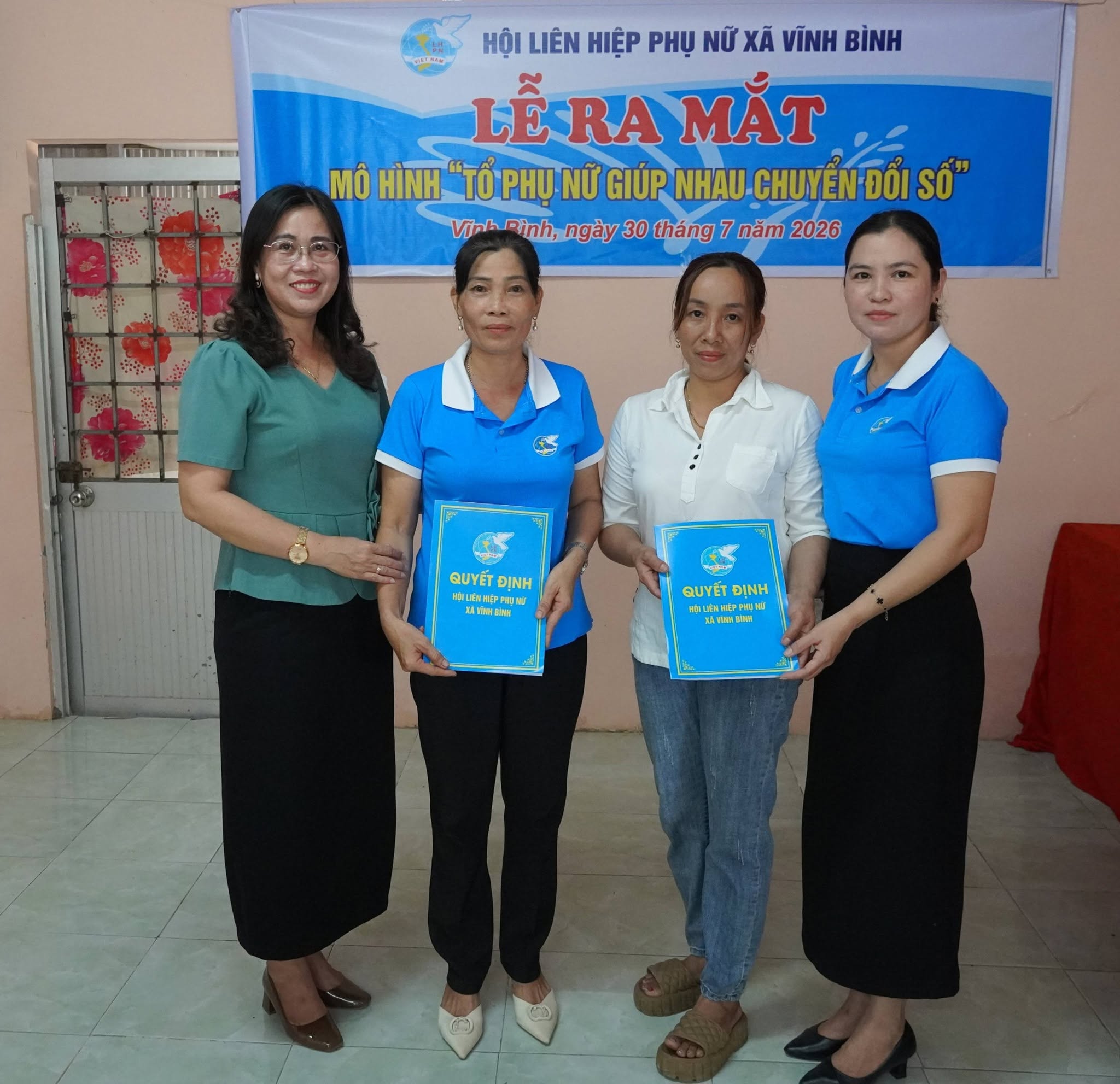 Ra mắt mô hình “Tổ phụ nữ giúp nhau chuyển đổi số” ấp Bời Lời A, xã Vĩnh Bình