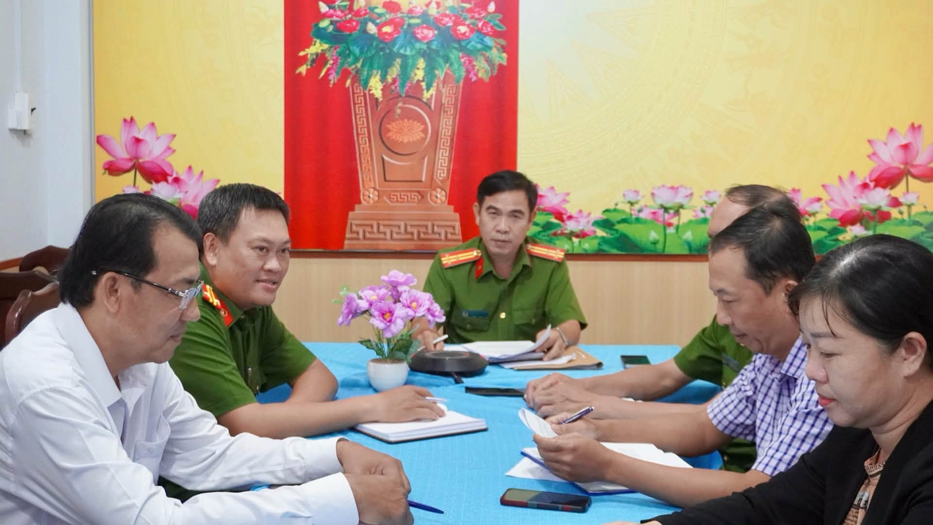 Vĩnh Bình đánh giá kết quả thực hiện chiến dịch 45 ngày phục vụ chuyển đổi số