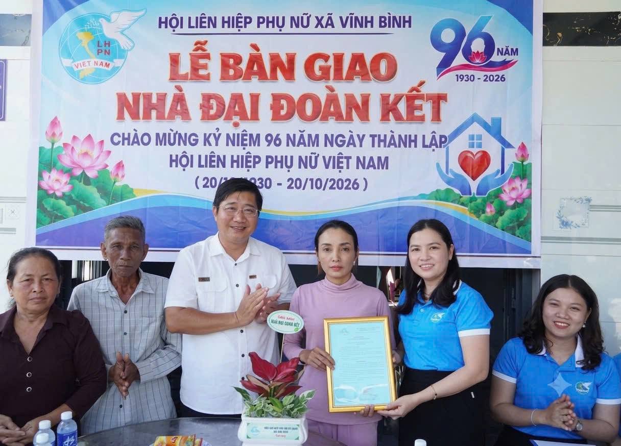 Bàn giao nhà “Đại đoàn kết” cho hội viên khó khăn về nhà ở